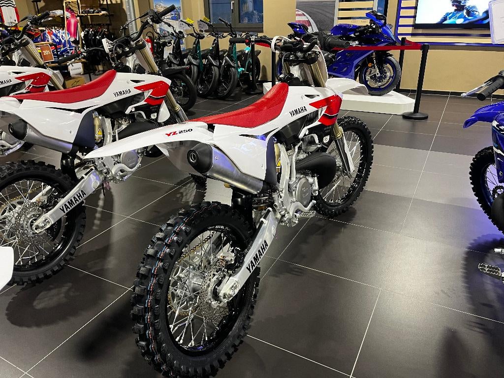 Yamaha YZ250 70th anniversary, Bedrijf, Crossmotor, 249 cc