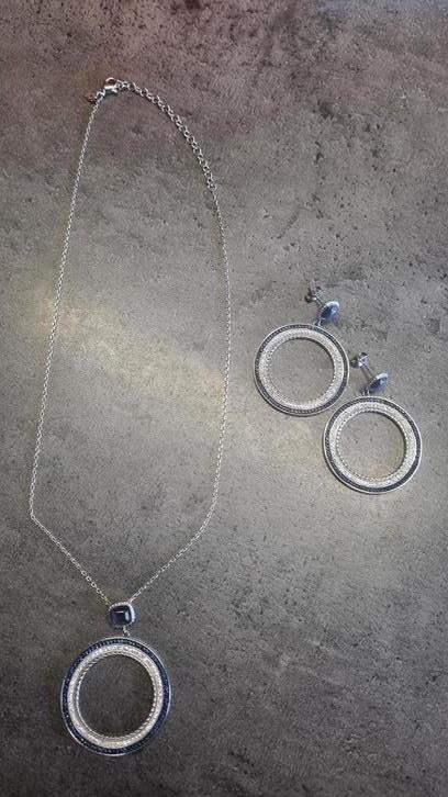 Victoria juwelen  NIEUW (halsketting met hanger en oorbellen, Handtassen en Accessoires, Kettingen, Nieuw, Ophalen