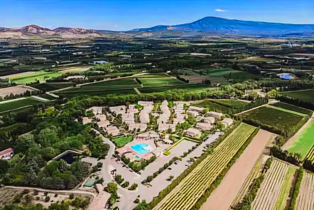 Provence - Location de vacances (piscine, terrain de sport), Enlèvement