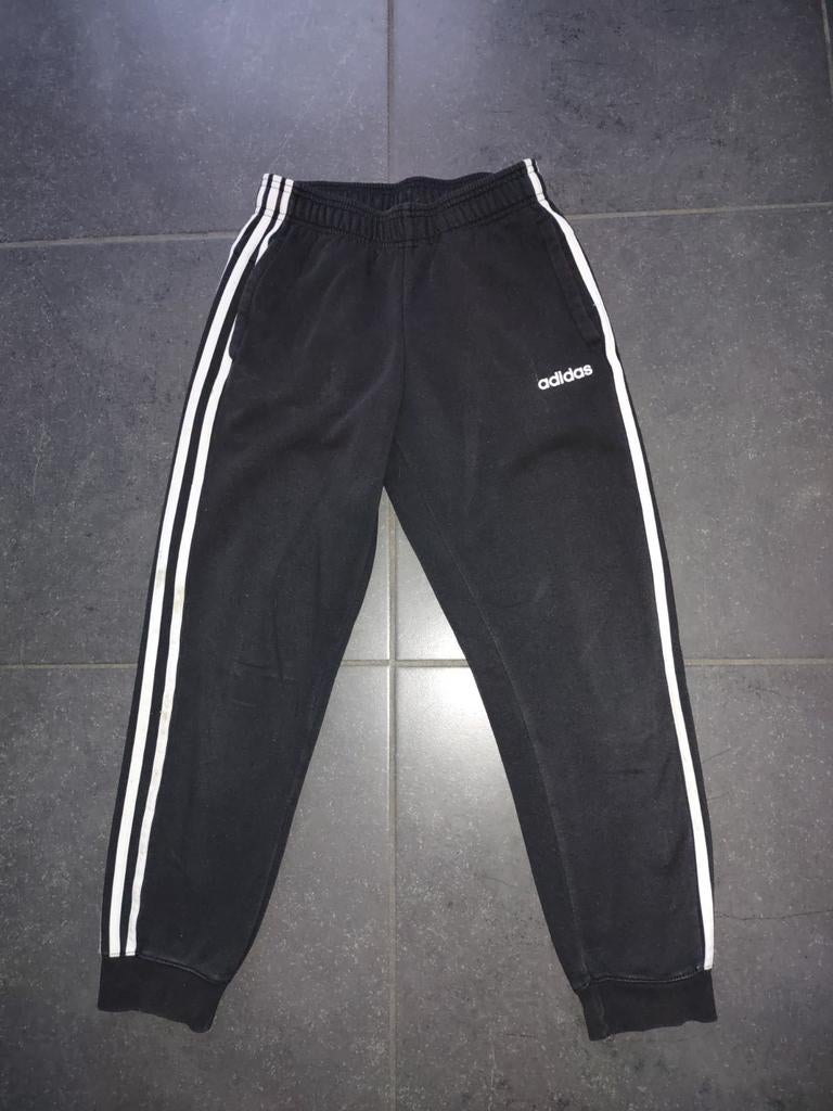 Zwarte Joggingsbroek - Adidas - maat 140-146, Enfants & Bébés, Vêtements enfant | Taille 140, Pantalon, Adidas, Garçon ou Fille