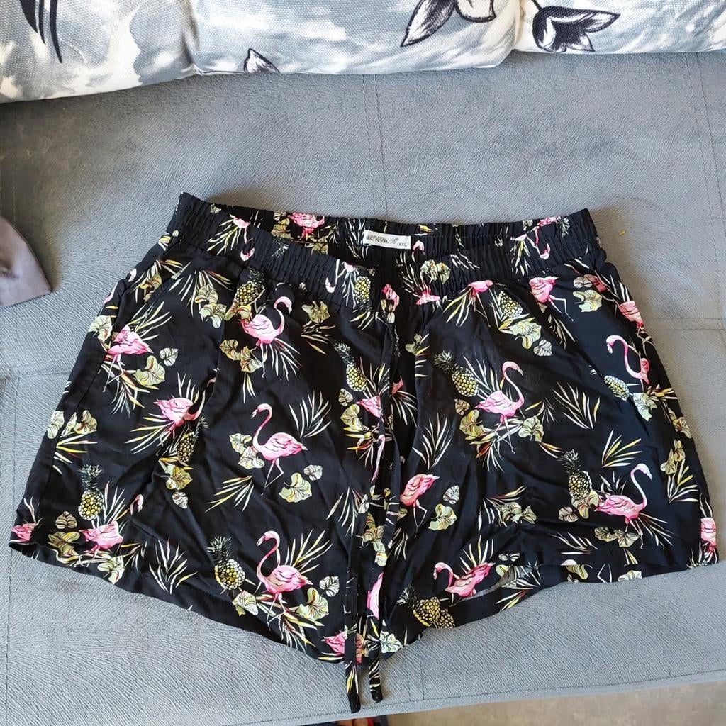 Damesshort met Flamingo, Ophalen of Verzenden, Nieuw, Maat 42/44 (L)