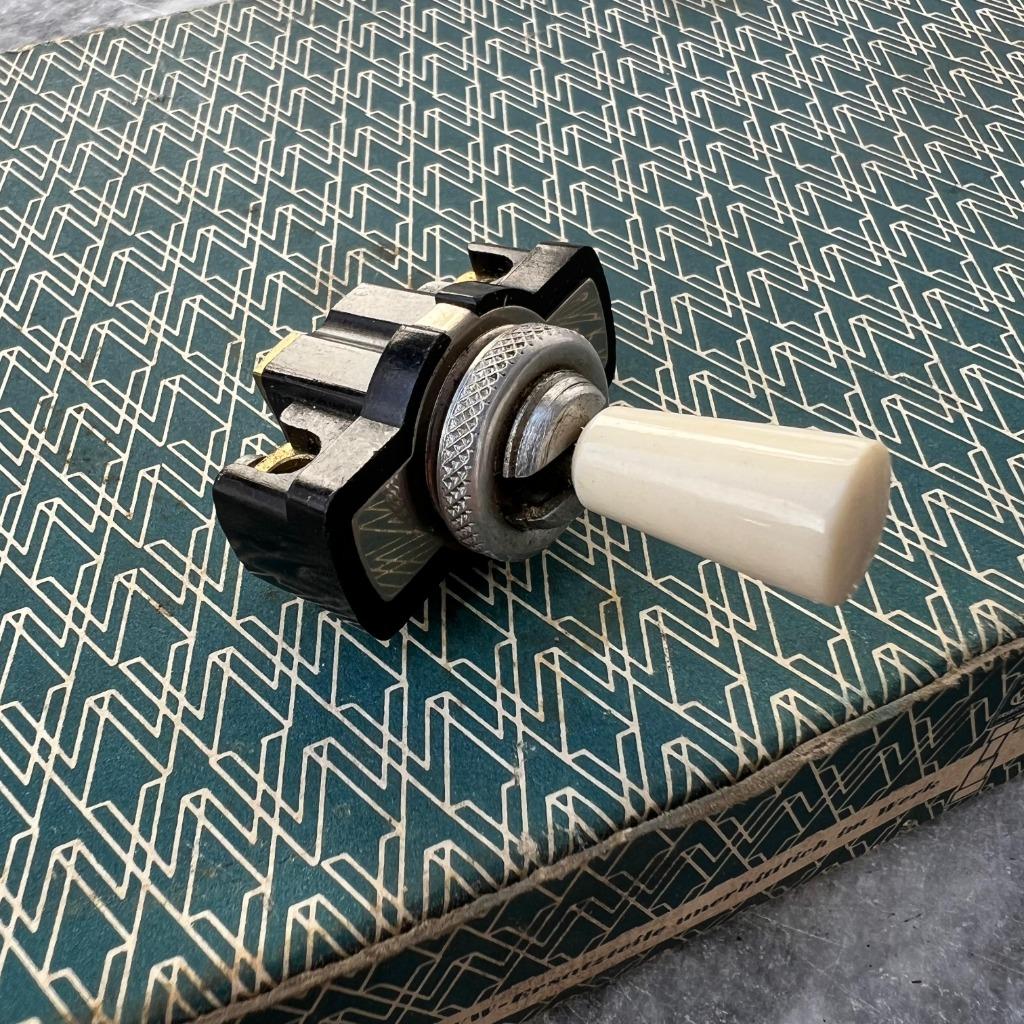 VW Kever Cabriolet Lichtschakelaar Interieur 1960 en ouder, Auto diversen, Auto-accessoires, Zo goed als nieuw, Verzenden
