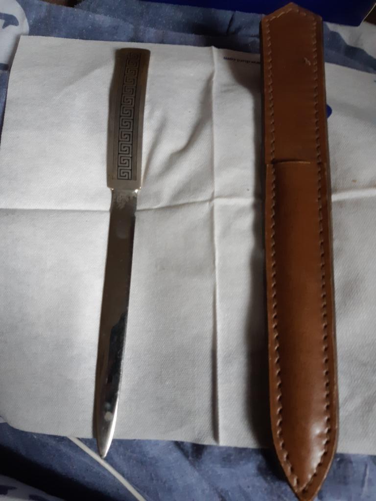 1 beau coupe-papier 22 cm + étui en cuir brun, Enlèvement, Comme neuf