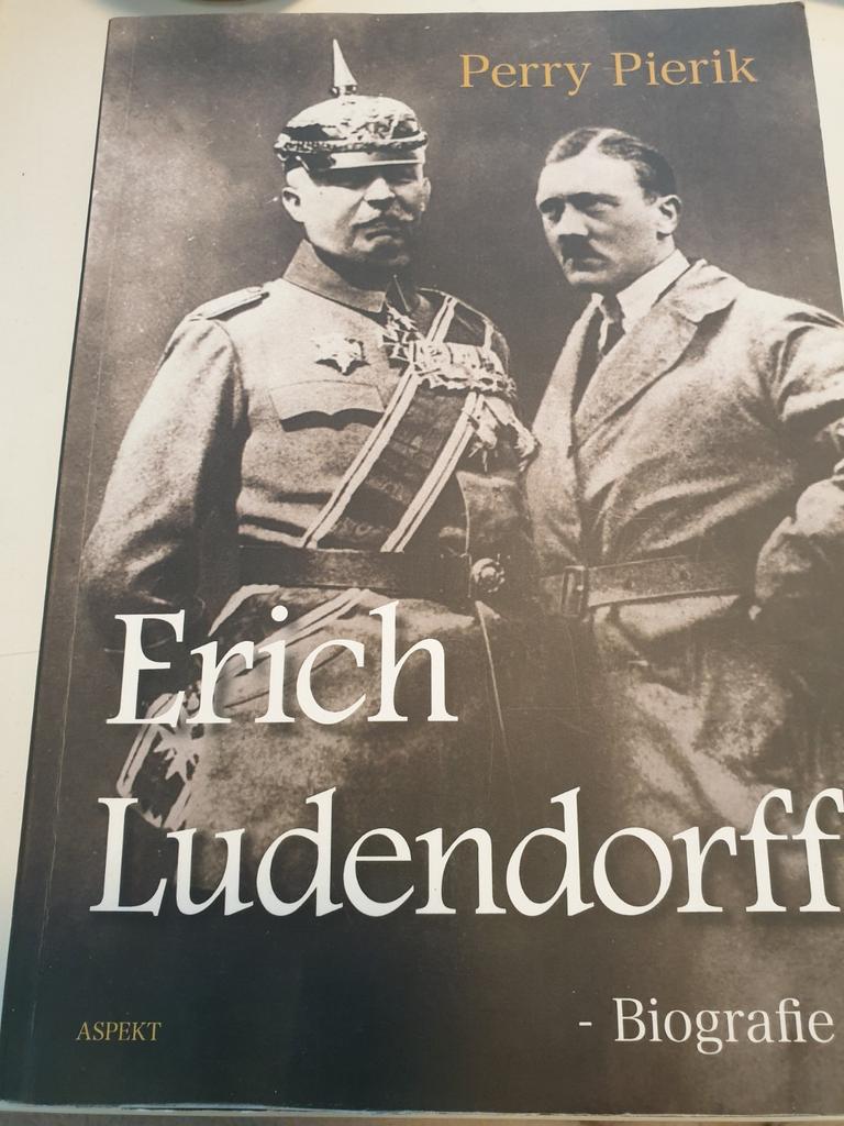 Perry Pierik - Erich Ludendorff : Een biografie OORLOGSBOEK, Perry Pierik, Ophalen of Verzenden, Politiek, Zo goed als nieuw