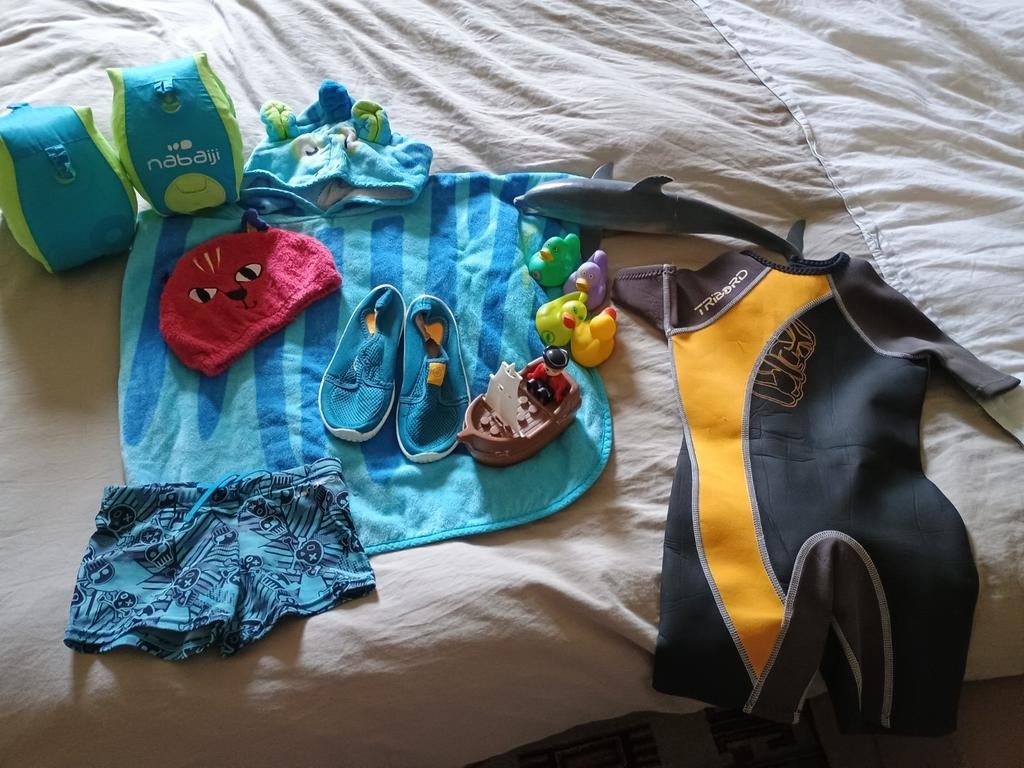 Vêtements enfants 2/4 ans pour piscine et jouets eau/sable, Enlèvement, Utilisé