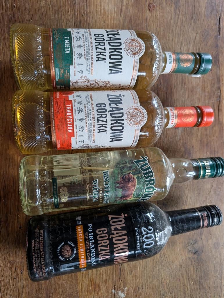 4 speciale flessen vodka, Ophalen