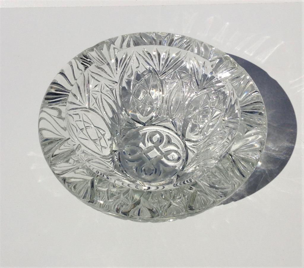 Decoratieve kelkvormige asbak in geslepen glas Ø 14 cm, Ophalen of Verzenden, Zo goed als nieuw, Asbak