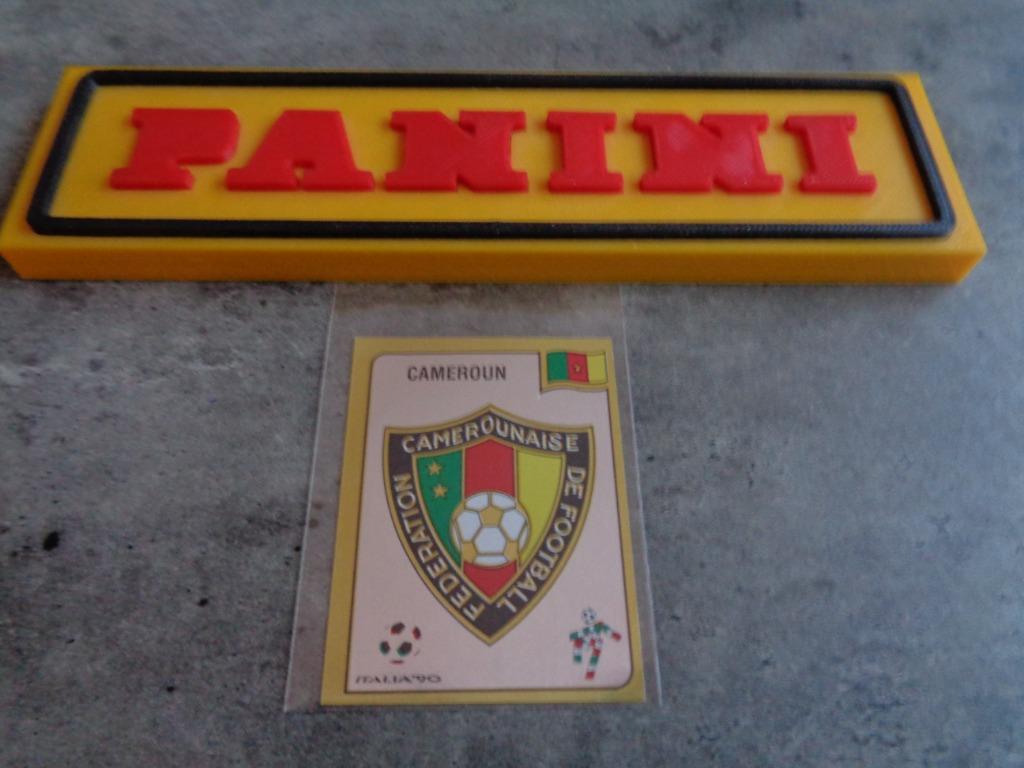 PANINI VOETBAL STICKER WORLD CUP 90 ITALIA WK  EMBLEEM, Ophalen of Verzenden, Nieuw, Sticker
