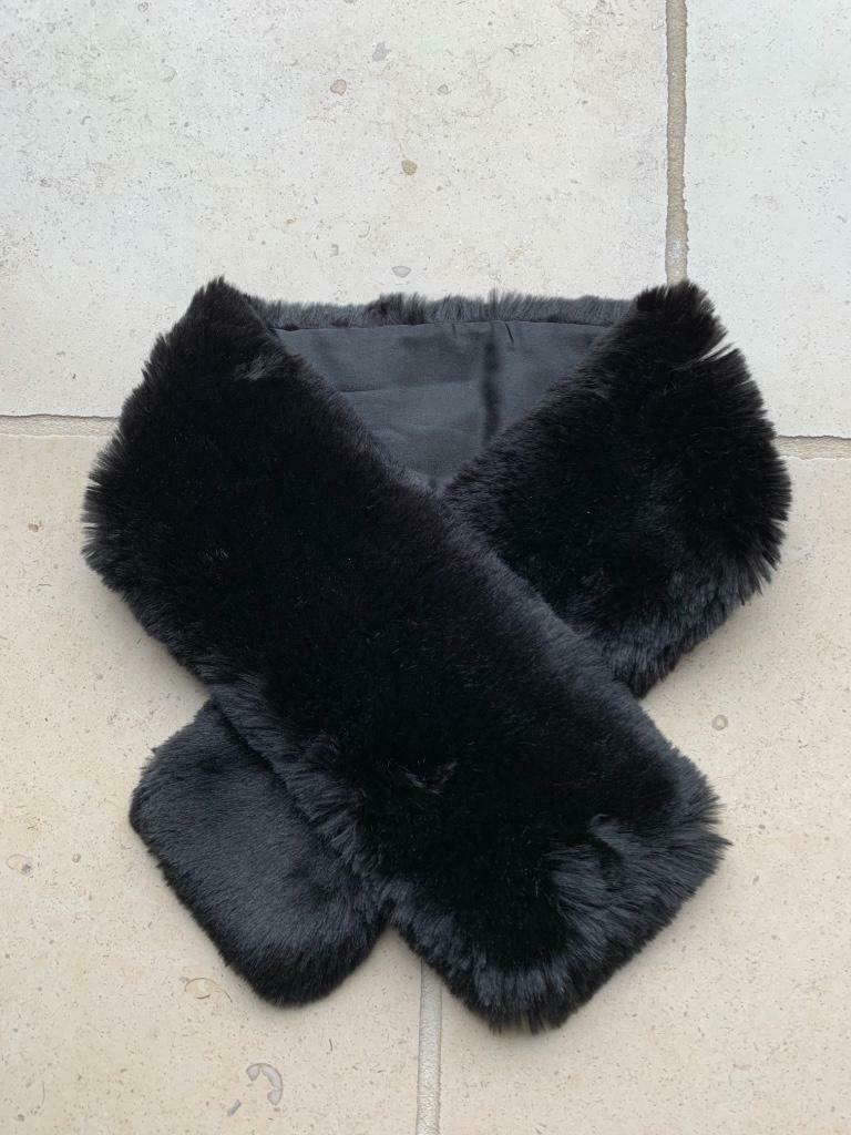 Écharpe fille éco-fourrure noire, Longueur: 100 cm, Enlèvement ou Envoi, Neuf, Fille, Écharpe