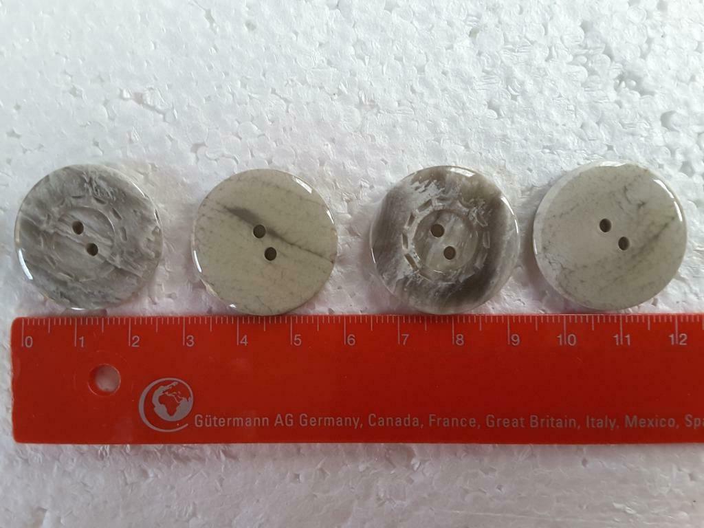 lot de 4 boutons 27 mm gris 2 trous B4272, Enlèvement ou Envoi, Neuf, Bouton ou Boutons