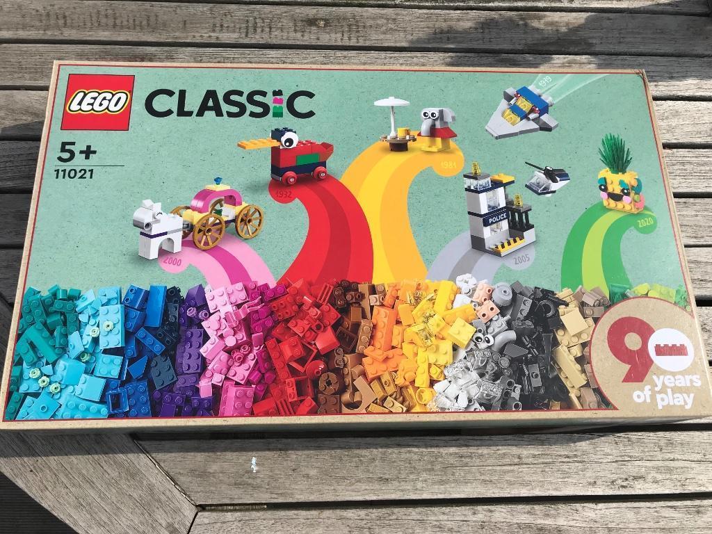 Lego 11021 Lego 90 Years of Play - sealed, Ophalen of Verzenden, Nieuw, Complete set, Lego