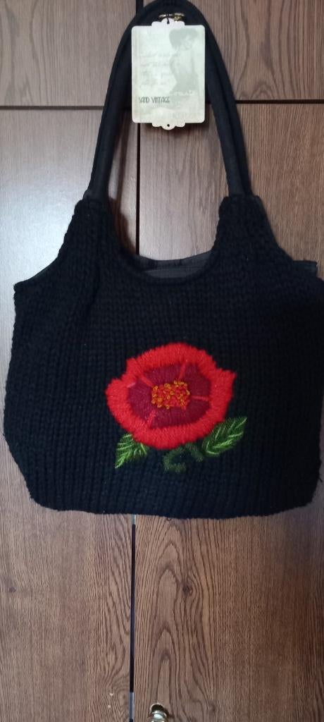 Nieuwe zwarte tas met rode bloem, met rits, Ophalen of Verzenden, Nieuw