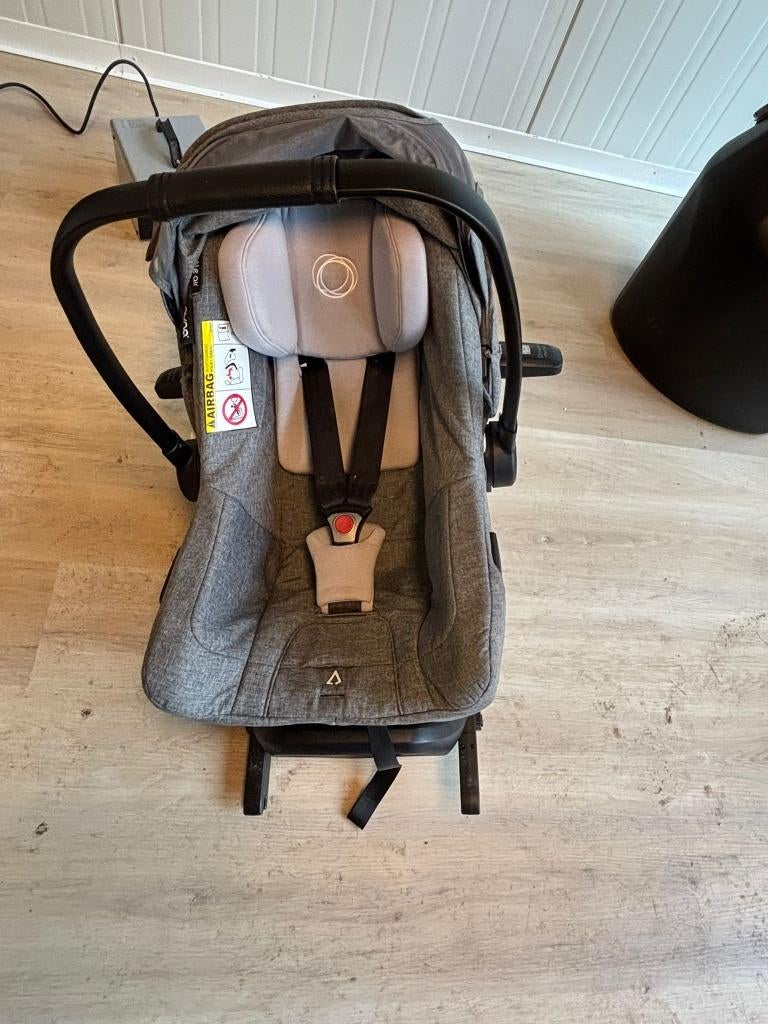 Bugaboo Maxi Cosi et l'isofix qui l'accompagne, Enfants & Bébés, Sièges auto, Autres marques, Mode veille, Comme neuf, Enlèvement