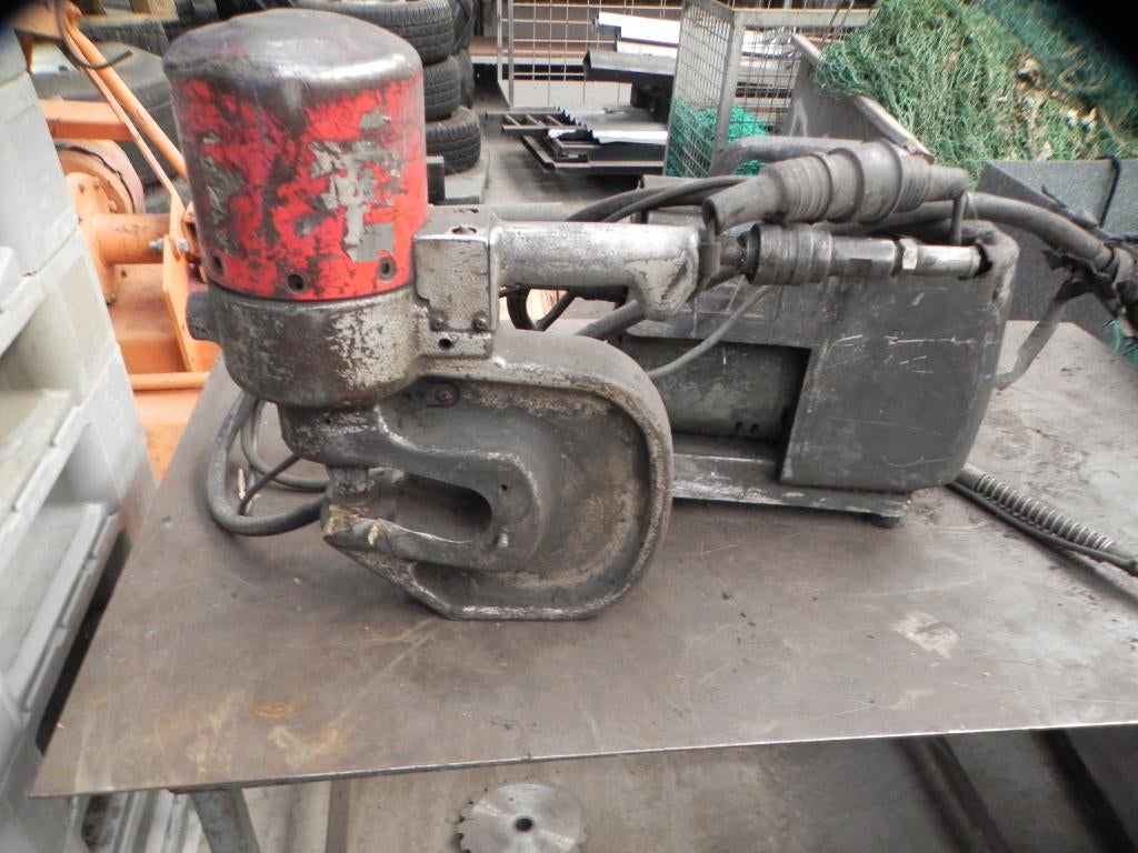 Pondsmachine Mobiel Hydraulisch voor metaal, Articles professionnels, Machines & Construction | Travail du métal, Enlèvement