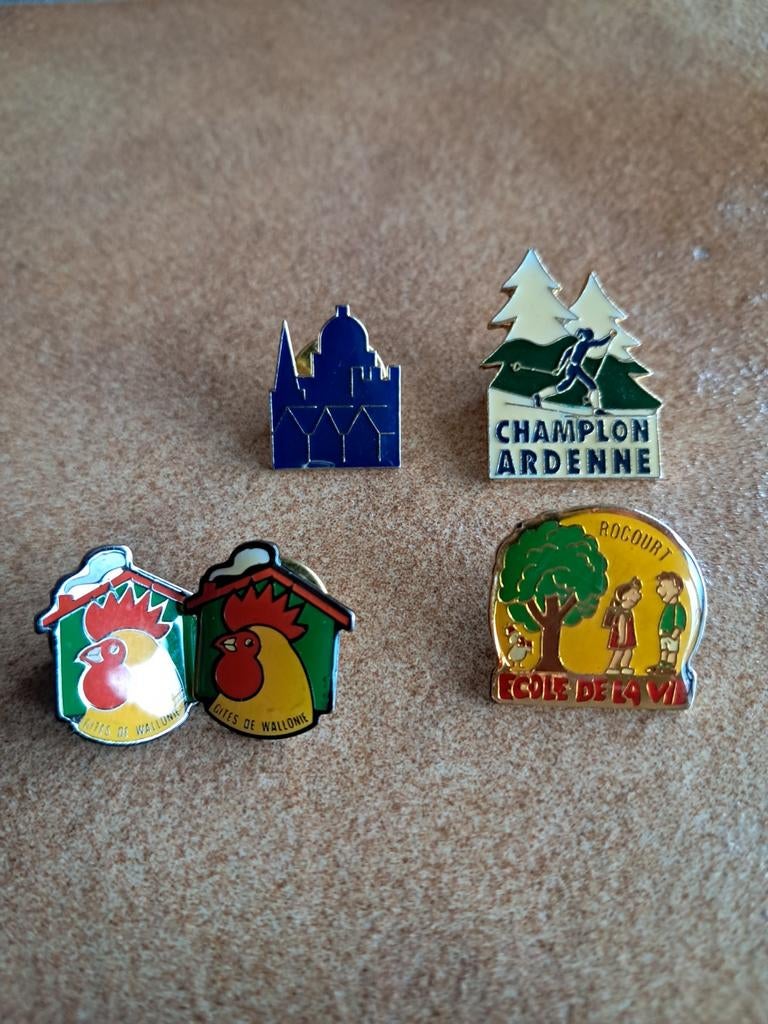 Lot de 5 pins divers, Enlèvement ou Envoi, Comme neuf, Autres sujets/thèmes, Insigne ou Pin's