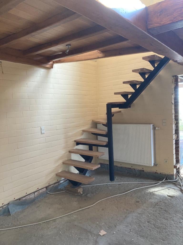 Escalier métallique avec marches en chêne, Enlèvement, Comme neuf