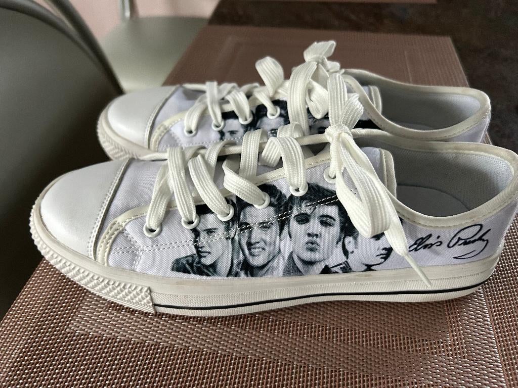witte sneakers met foto Elvis Presley maat 39, Ophalen, Wit, Zo goed als nieuw, Sneakers