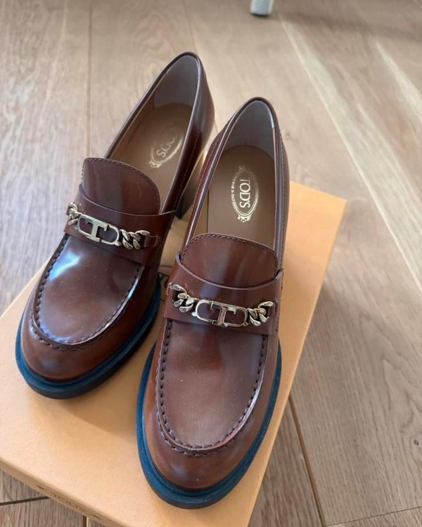 Tods moccasins met hak cognac, Kleding | Dames, Ophalen of Verzenden, Zo goed als nieuw, Instappers