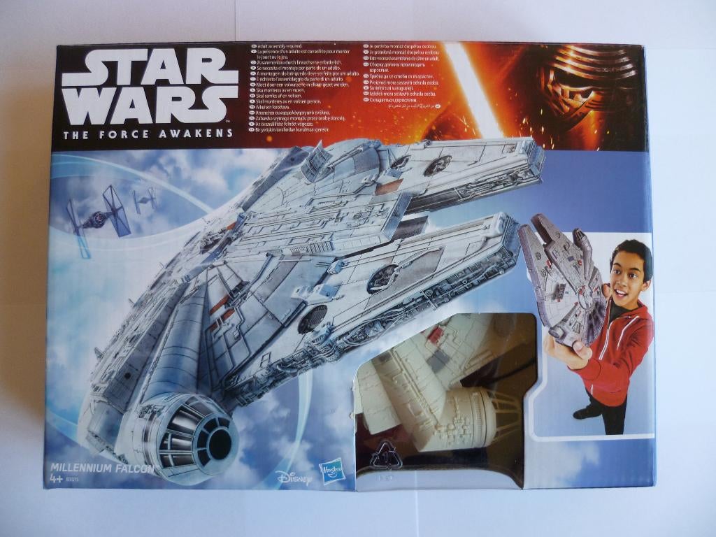 STARWARS THE FORCE AWAKENS"MILLENIUM FALCON"UIT 2015, Collections, Star Wars, Comme neuf, Figurine, Enlèvement ou Envoi