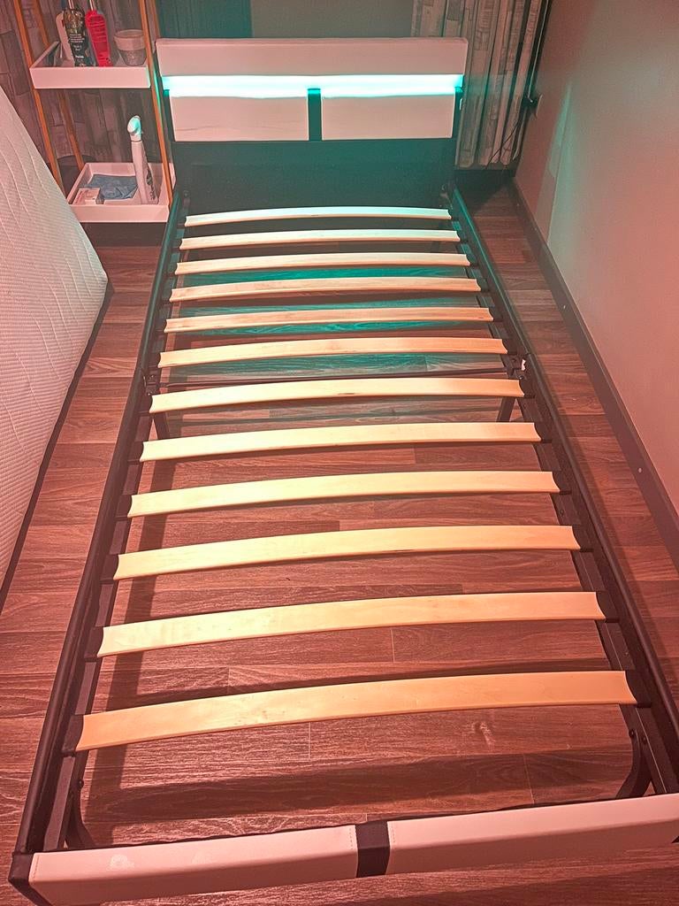 Kinderbedje 1,9m op 80 cm. Met ledverlichting, Huis en Inrichting, Slaapkamer | Bedden, Ophalen, Gebruikt, Eenpersoons, 80 cm