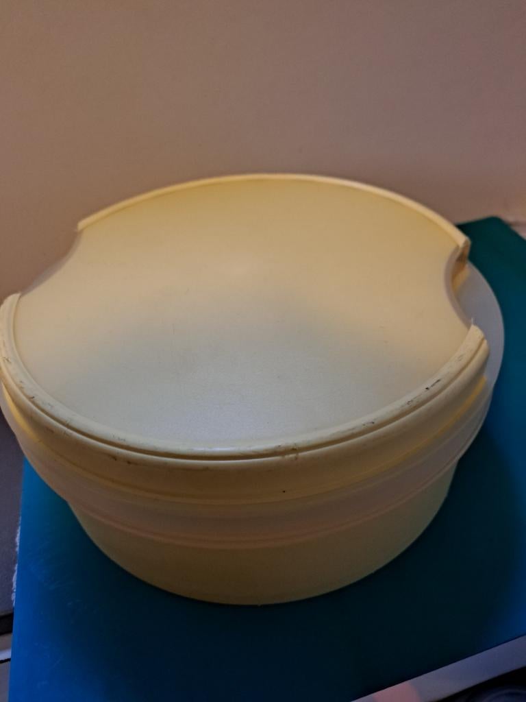 Tupperware koekedoos., Huis en Inrichting, Ophalen of Verzenden, Gebruikt, Geel