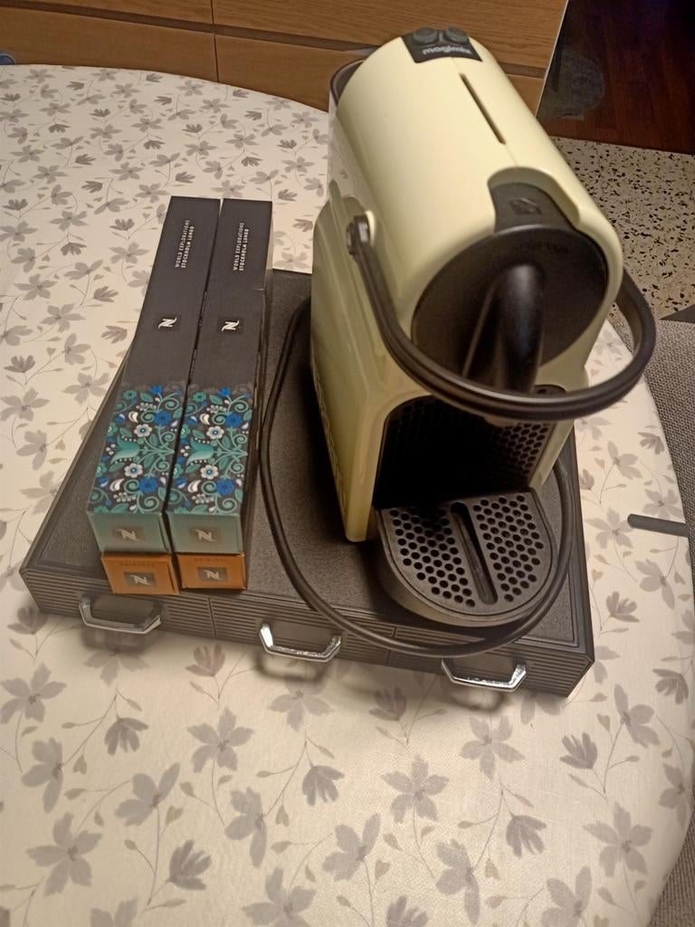Nespresso Magimix , 4 doosjes coffee cups en organizer, Enlèvement, Utilisé