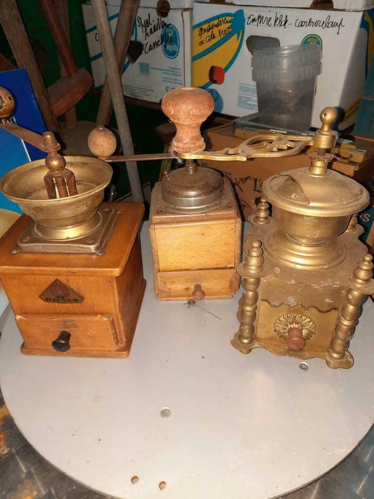 Moulins à café 1 en bois, 1 en cuivre., Enlèvement ou Envoi