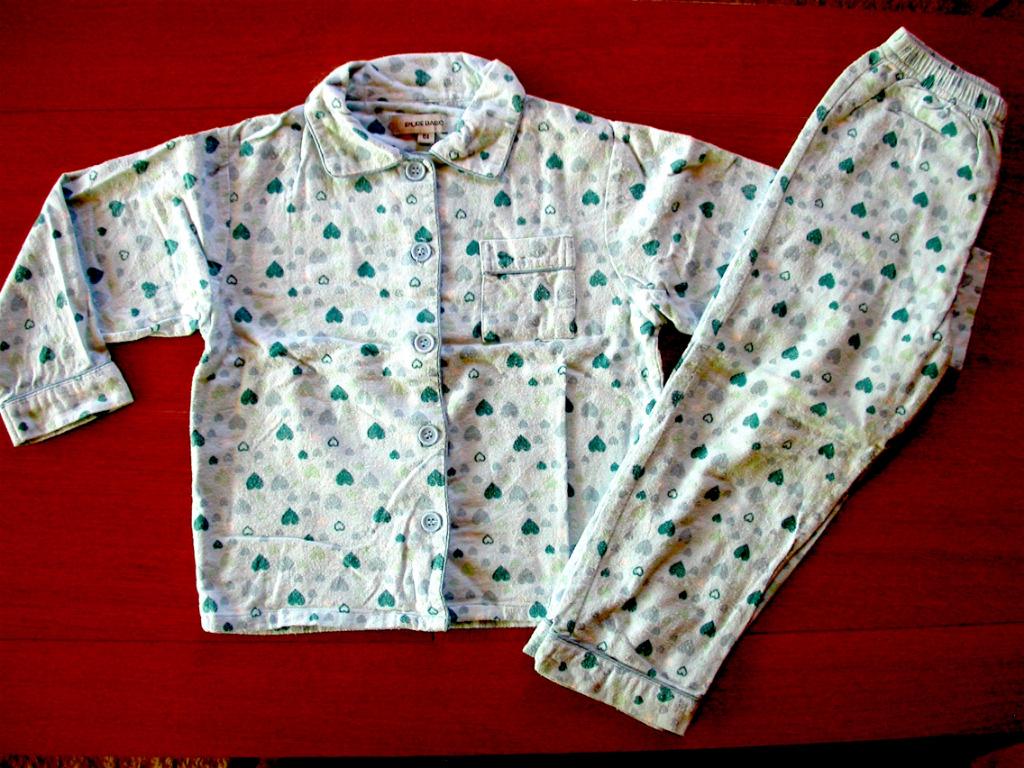 Pyjama  flanelle ciel + coeurs T 4  ans, Enlèvement ou Envoi, Utilisé, Garçon ou Fille, Vêtements de nuit ou Sous-vêtements
