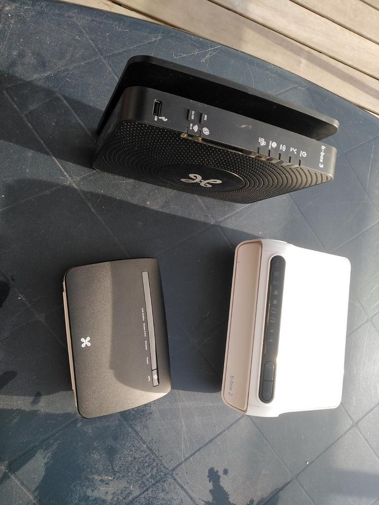 Divers décodeurs et modems en tous genres, Enlèvement