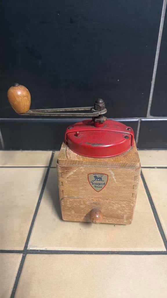 Koffiemolen macinino Peugeot Rosso 1950, Enlèvement