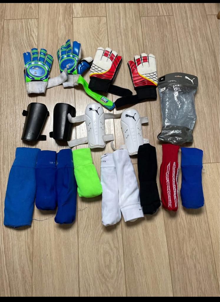 Voetbalaccessoires (keepershandschoenen, lbeenbeachermers), Ophalen