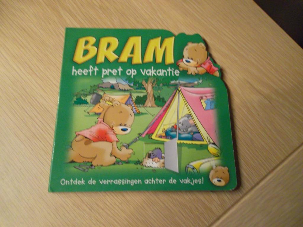 BRAM heeft pret op vakantie, Ophalen of Verzenden, Zo goed als nieuw, 2 tot 3 jaar, Uitklap-, Voel- of Ontdekboek