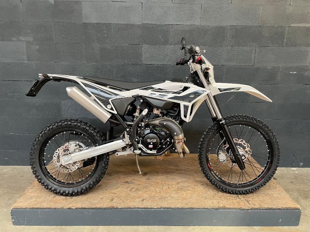 Beta RR 50 Enduro Sport 2026 Wit, Nieuw 50cc AM6 Voorraad, Neuf, Autres modèles, Enlèvement, 50 cm³