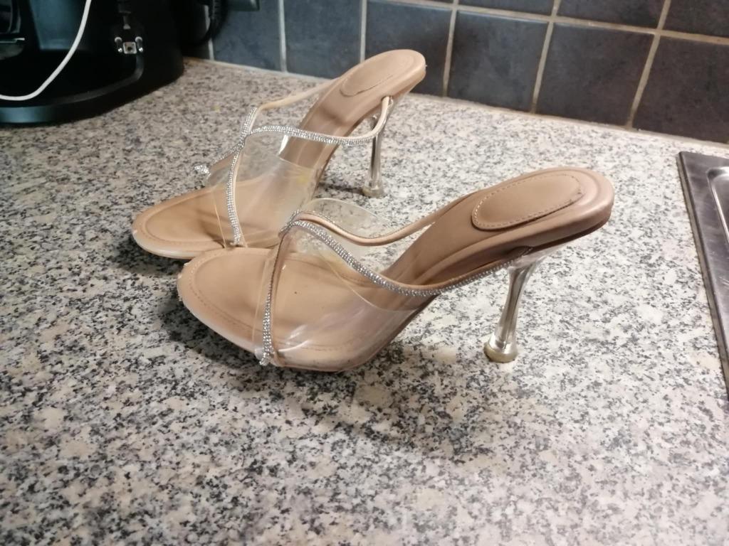 Pumps merk zara – maat 39 Vooraan iets beschadigd zie foto, Zara, Escarpins, Enlèvement, Porté