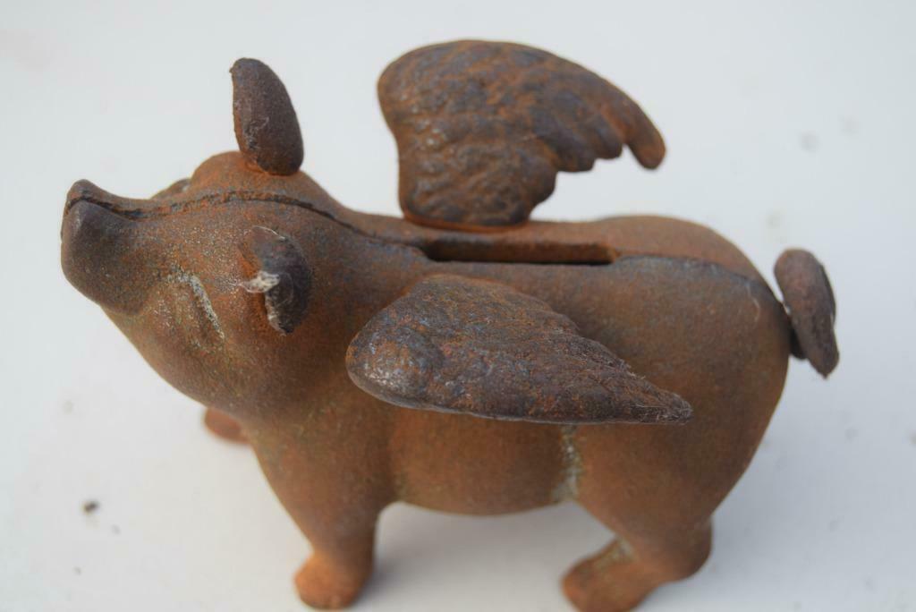 Tirelire en fonte , cochon ailé(porte bonheur, petit modèle), Enlèvement ou Envoi, Neuf, Autres matériaux, Animal