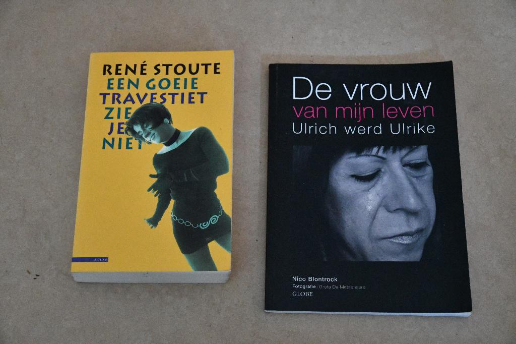 2 recensie exemplaren over travestie, Boeken, Stock en Verzamelingen, Ophalen of Verzenden, Zo goed als nieuw, Overige