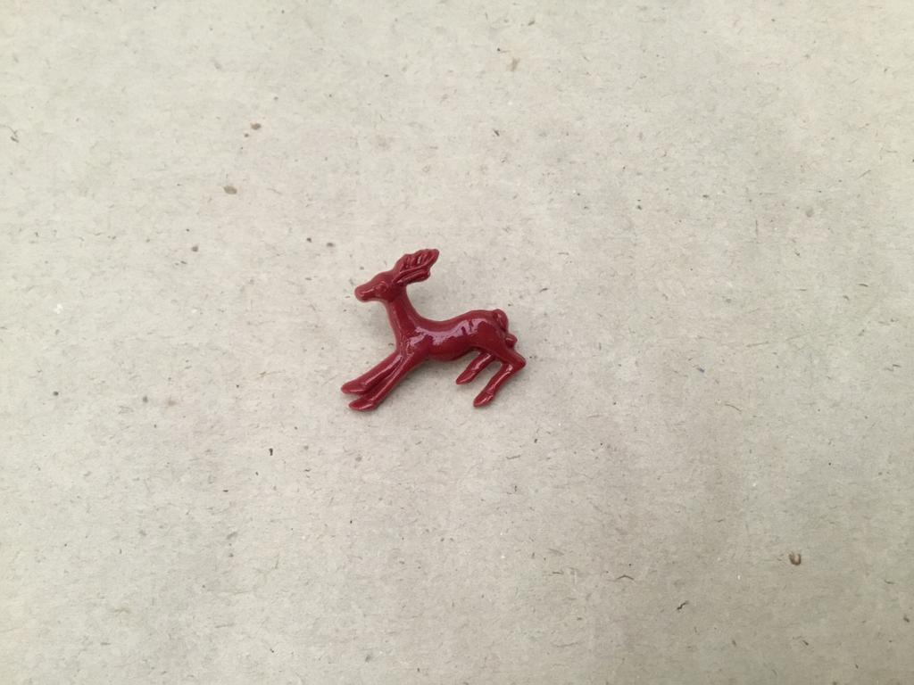 Broche en forme de cerf Bambi, couleur rouge foncé, Enlèvement ou Envoi, Neuf, Rouge, Autres matériaux
