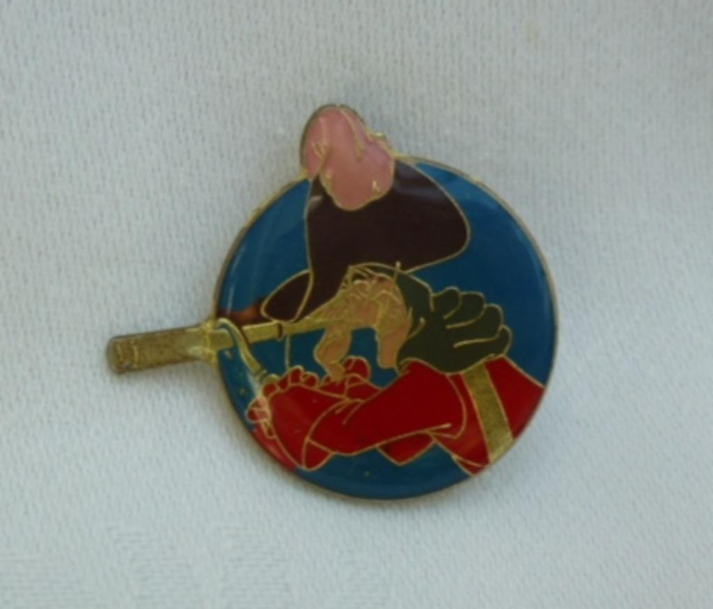 broche Disney Capitaine Crochet neuf, Collections, Enlèvement ou Envoi, Autres personnages, Neuf, Statue ou Figurine