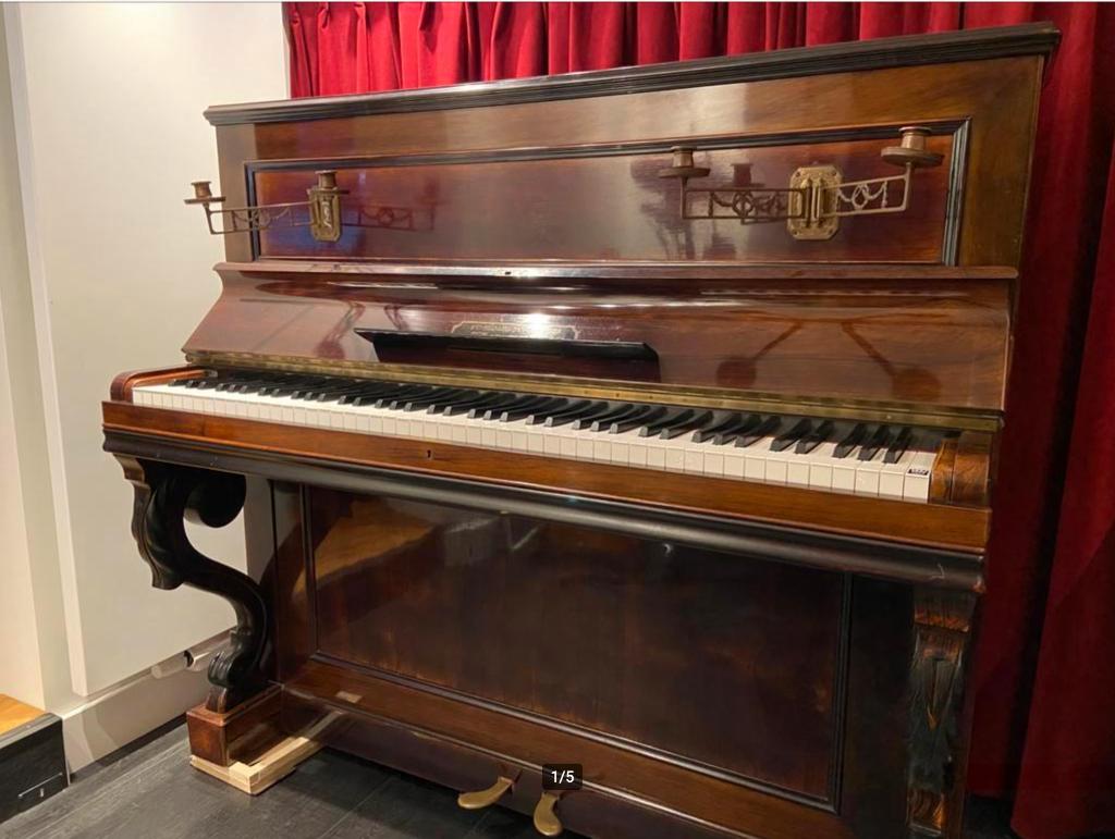 Unieke digitale piano Korg antieke buffetpiano, Muziek en Instrumenten, Ophalen, Gebruikt, Bruin, Digitaal