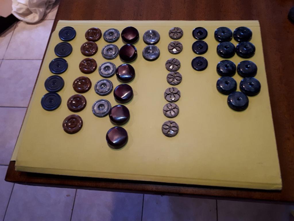 53 heel oude knopen, Hobby en Vrije tijd, Naaien en Fournituren, Ophalen of Verzenden, Zo goed als nieuw, Knoop of Knopen