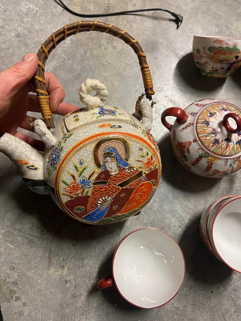 Thee servies Niet volledig, Ophalen