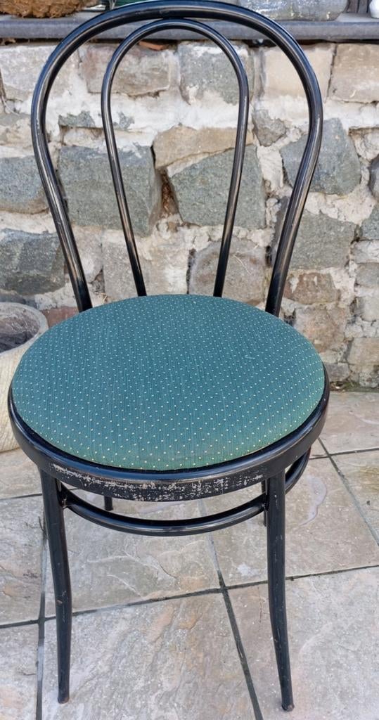 Chaise style Thonet en acier vernissée noireà assise ronde, Enlèvement