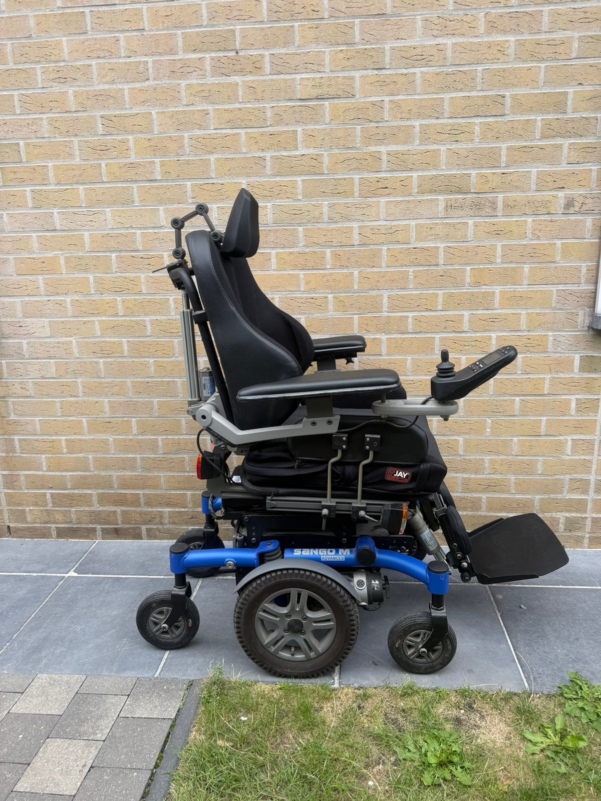 Elektrische rolstoel SANGO ADVANCED met veel mogelijkheden, Diversen, Rolstoelen, Ophalen of Verzenden, Zo goed als nieuw, Elektrische rolstoel