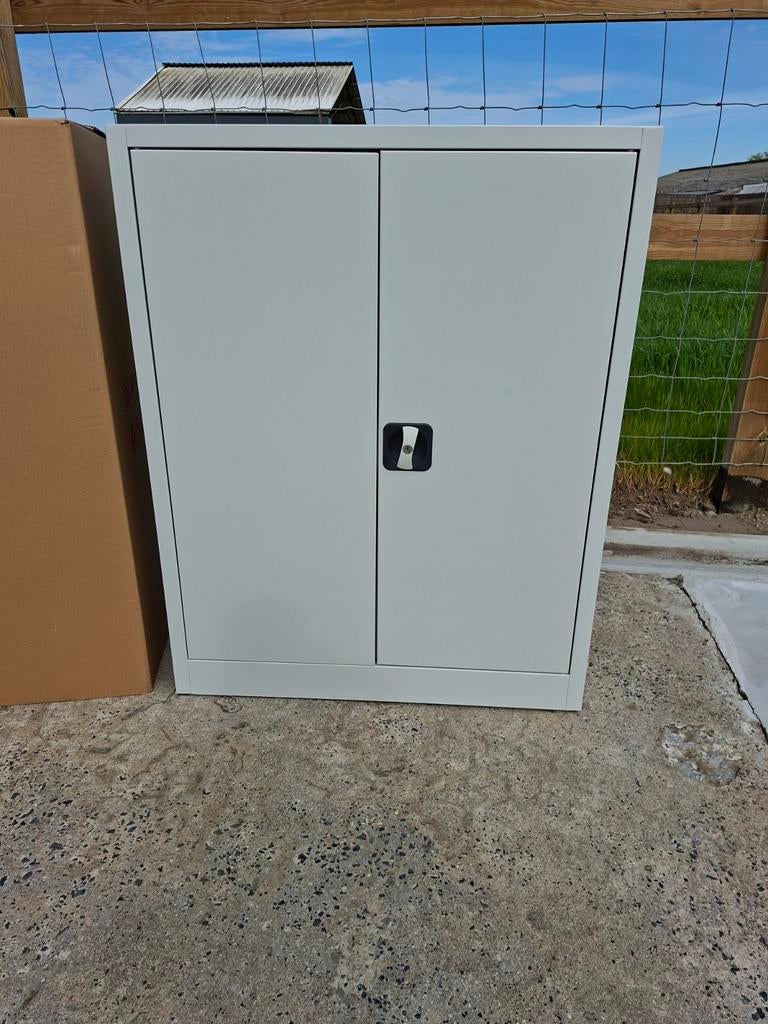 Nieuwe metalen kast, Ophalen