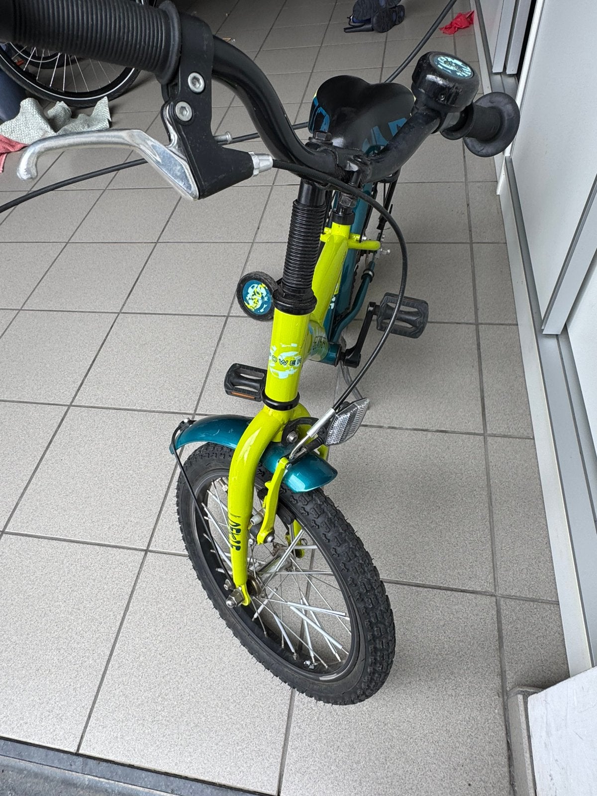 Unisex fiets, Fietsen en Brommers, Ophalen, Gebruikt, Minder dan 16 inch, Zijwieltjes