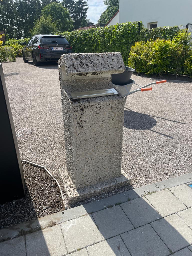 Brievenbus steen te geef Evergem, Tuin en Terras, Ophalen, Gebruikt, Hardsteen, Staande brievenbus