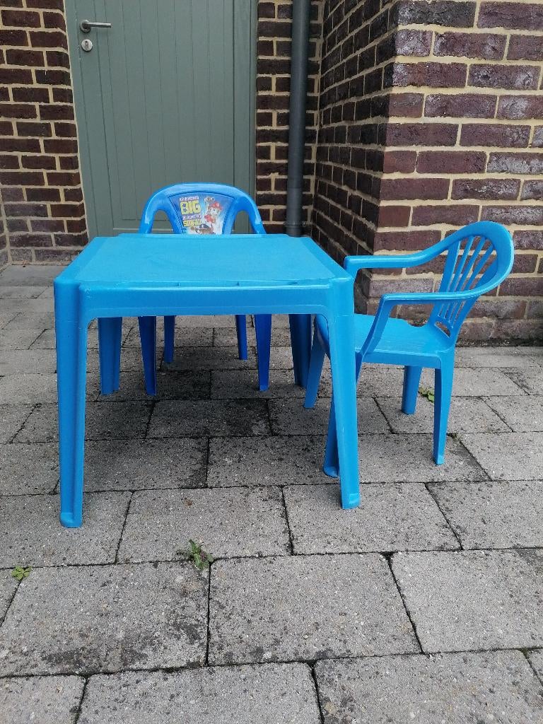 Tafeltje en 2 stoeltjes in plastic, Kinderen en Baby's, Ophalen, Gebruikt