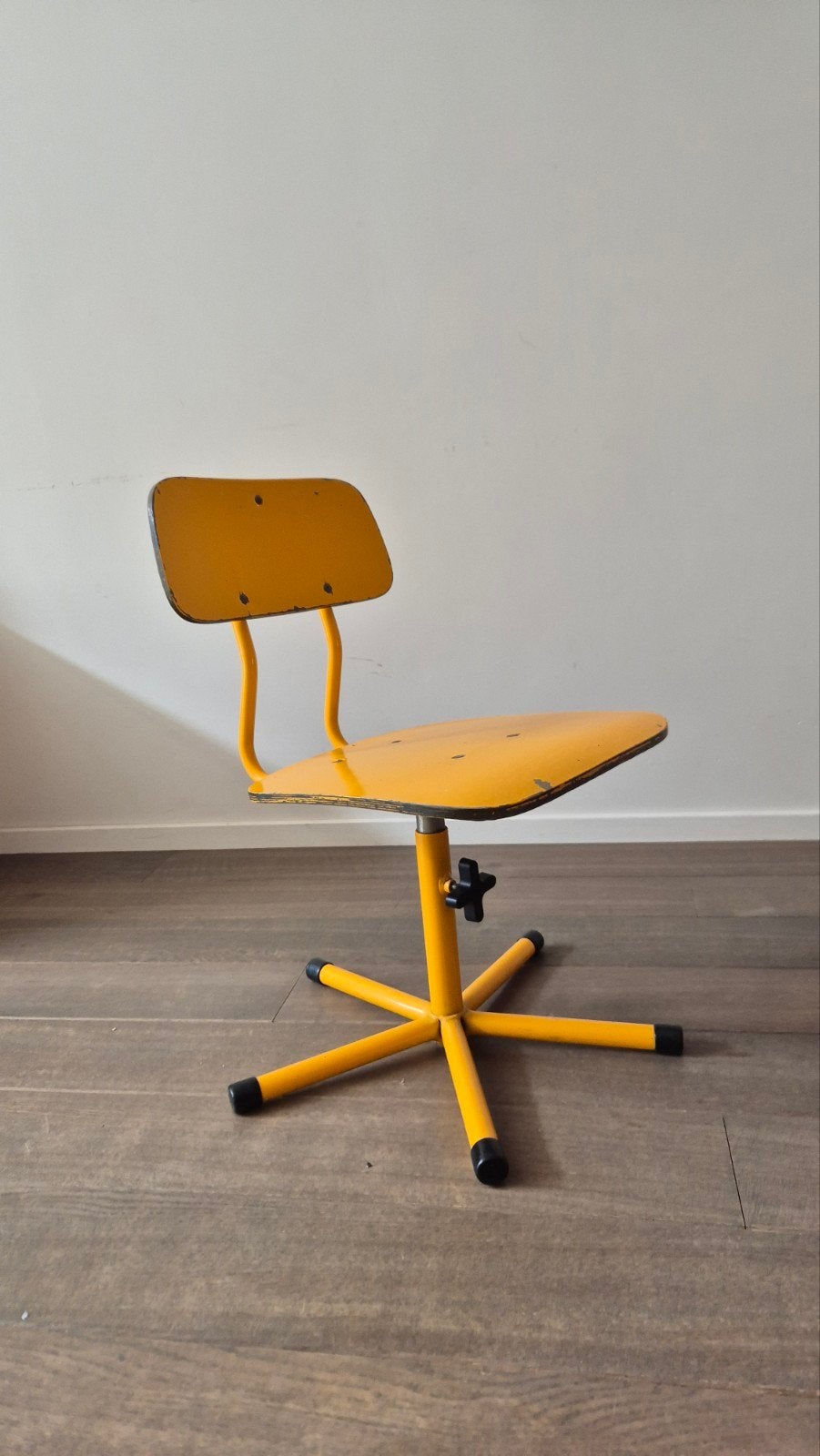 Warm gele retro bureaustoel voor kind, Ophalen