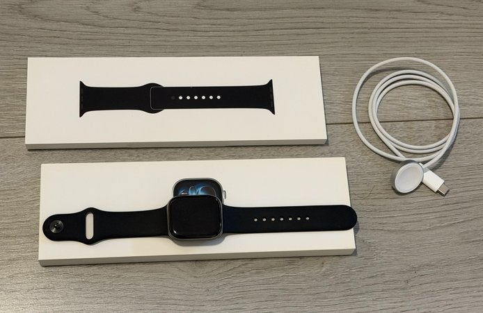 Apple Watch Series 11 – Space Grey, 42mm - 100%, Bijoux, Sacs & Beauté, Enlèvement, État, Comme neuf