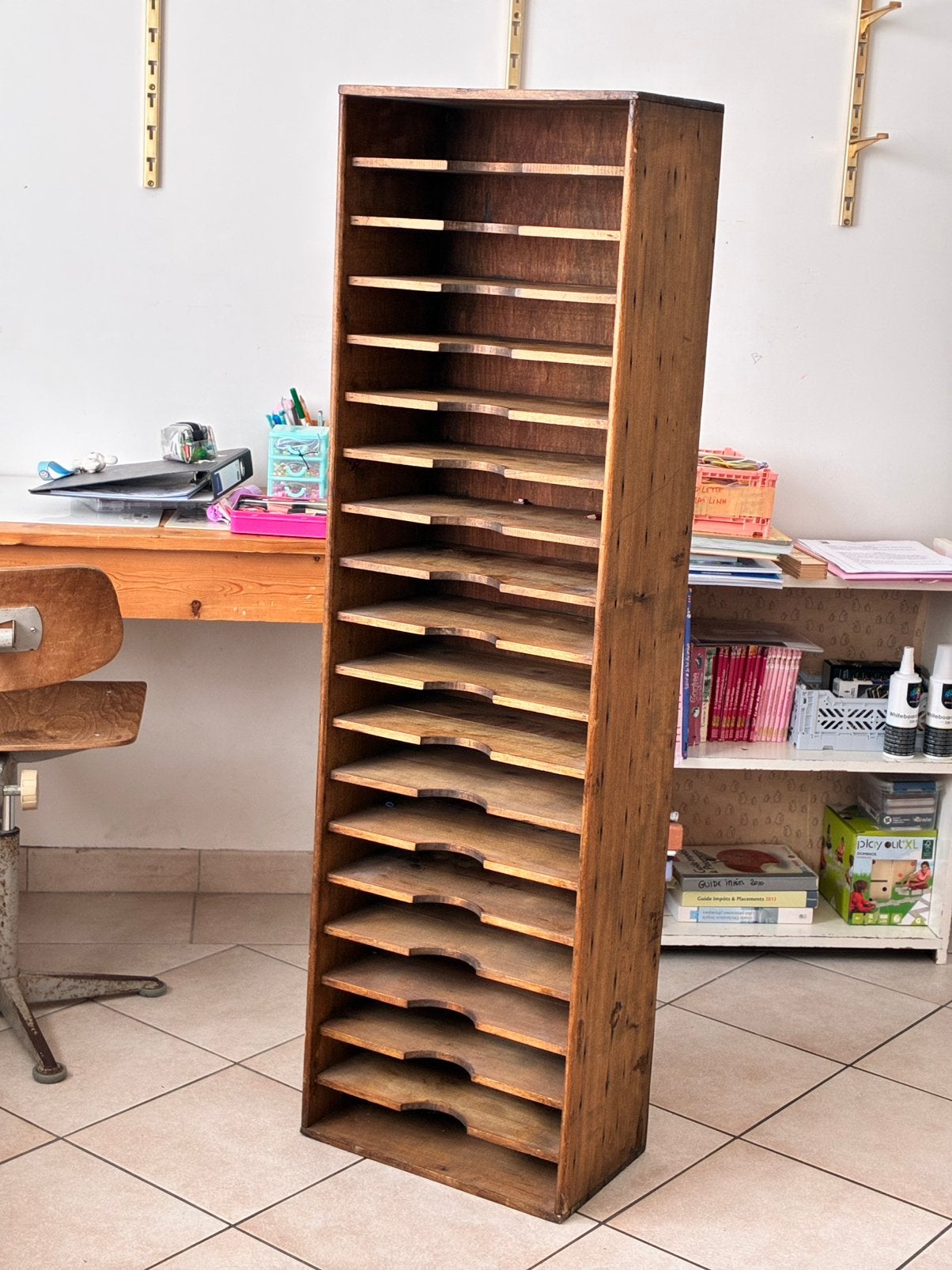 Meuble bibliothèque vintage en bois massif, Maison & Meubles, Enlèvement, Comme neuf